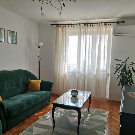 Holiday House Belavista 诺维·维诺多尔斯基 外观 照片