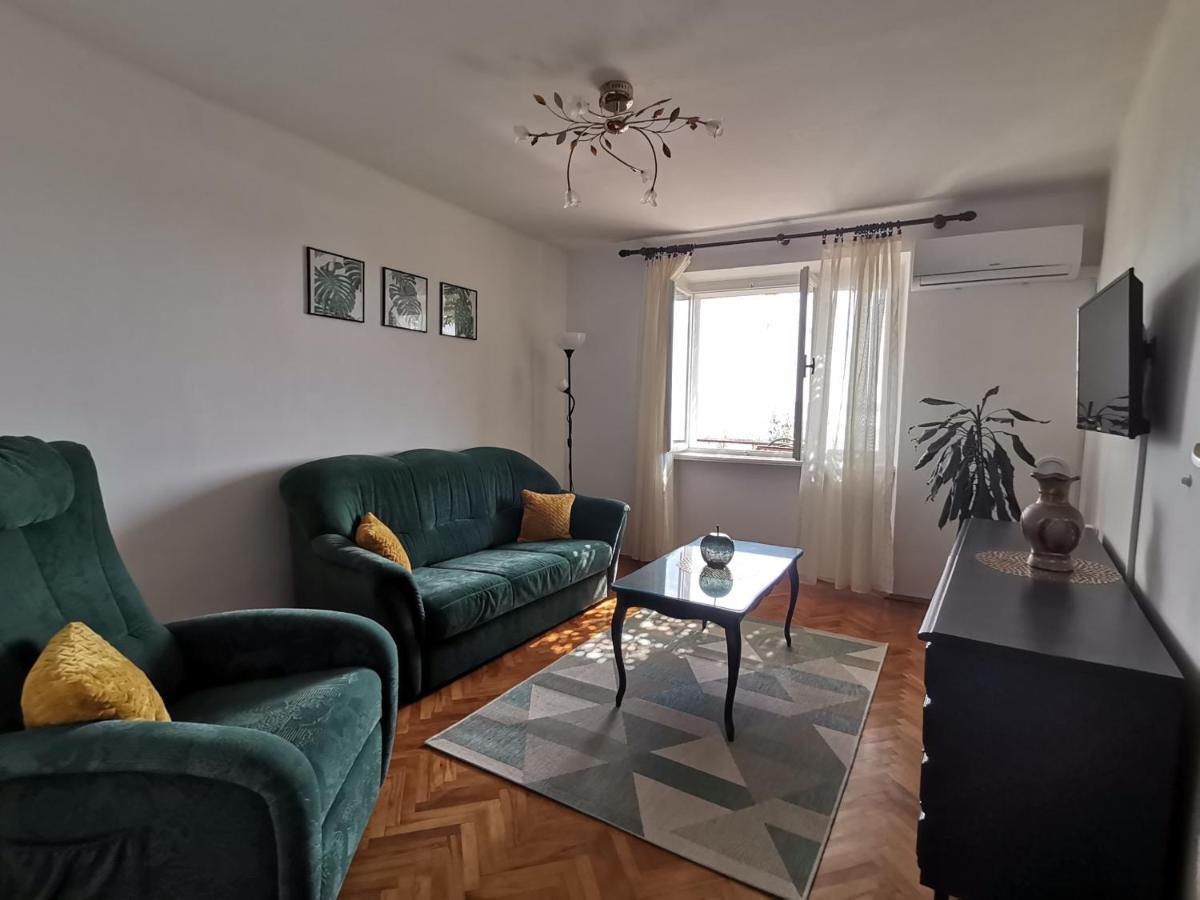 Holiday House Belavista 诺维·维诺多尔斯基 外观 照片
